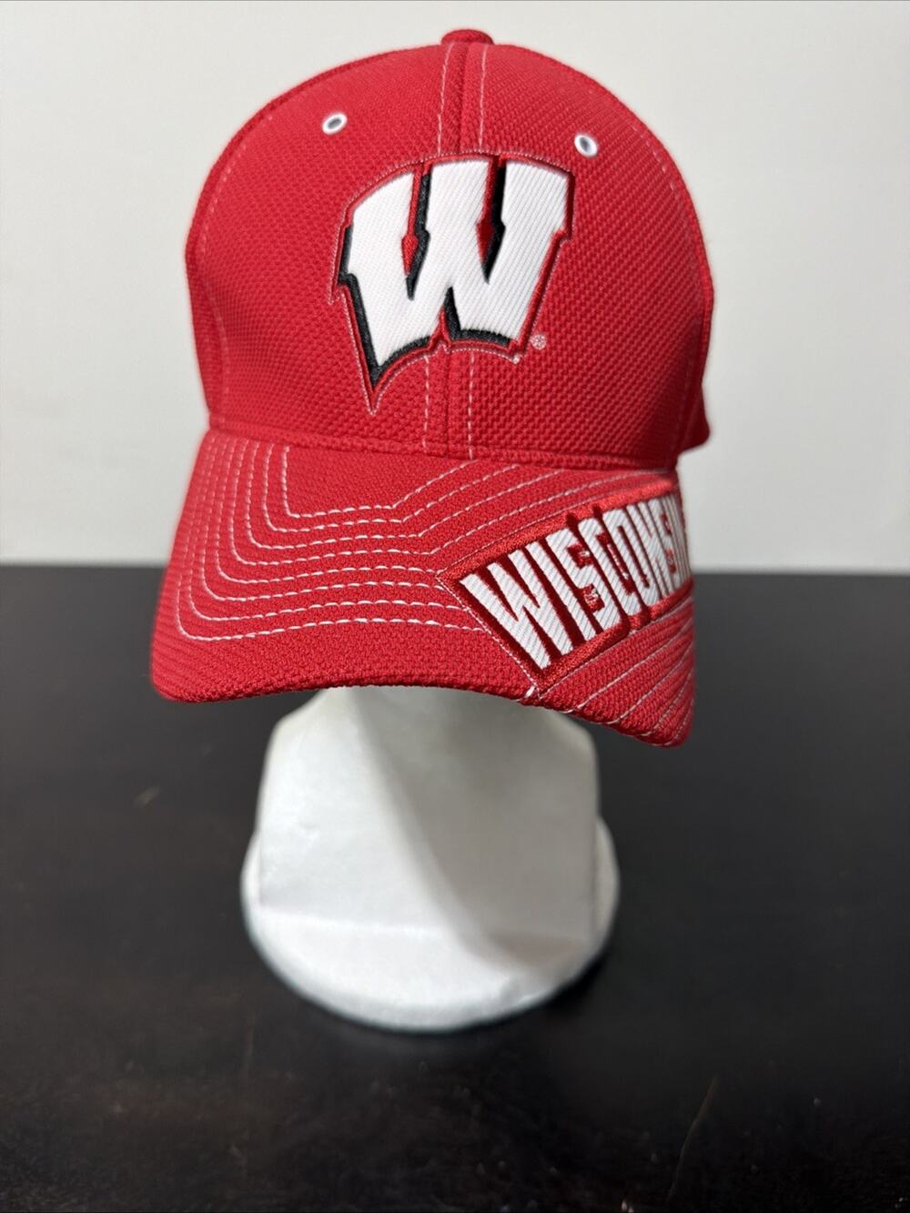 Zephyr Z Fit Wisconsin‎ Badgers Ball Cap M/L Embroidered